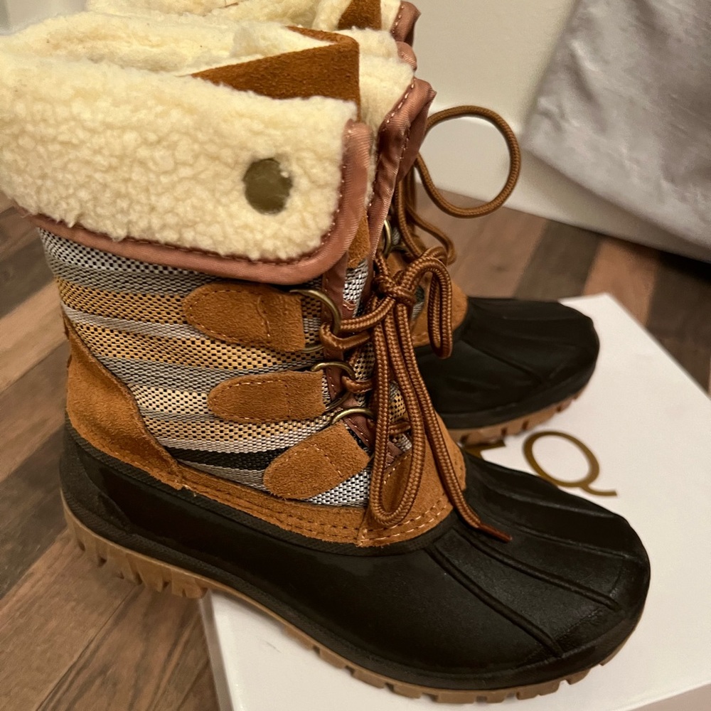 Snow/rain boots. Lined and warm. Cozy all around